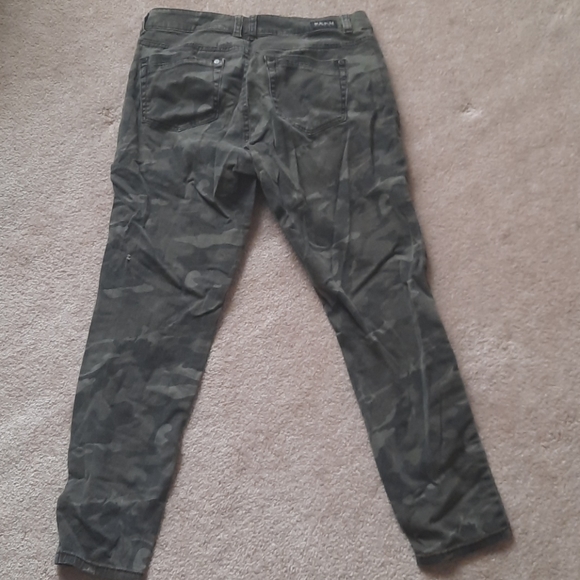 Pants - Picture 5 of 6